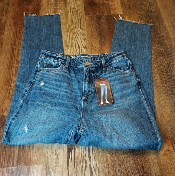 No Boundaries NWT Size 5 super High Rise Destressed jeans - Picture 2 of 12